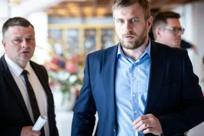 Odvolaní manažéri envirorezortu žalujú Kuffu a hrozia štátu miliónovými škodami