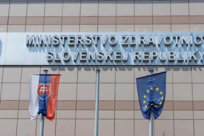 Pandemická komisia vlády bude mať menej stálych členov a rokovania online