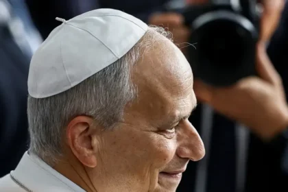 Pápež po operácii pľúc opustil nemocnicu na štvrtý deň
