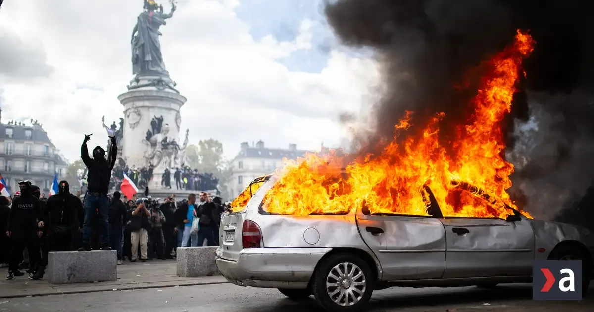 Paríž predlžuje zákaz vychádzania na dnešnú noc a sprísňuje pravidlá pre protesty