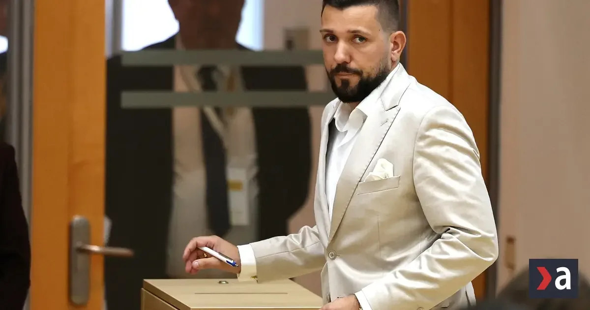 Po odmietnutí BMW nemecká AfD chváli Teslu od Elona Muska