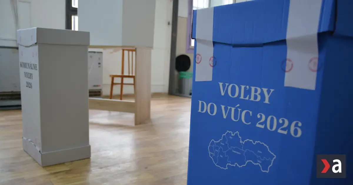 Policajti zadržali pri parkovisku trojicu podozrivých z korupcie