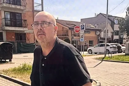 Polícia pátra po identite muža z fotografie po útoku na pošte v Senci