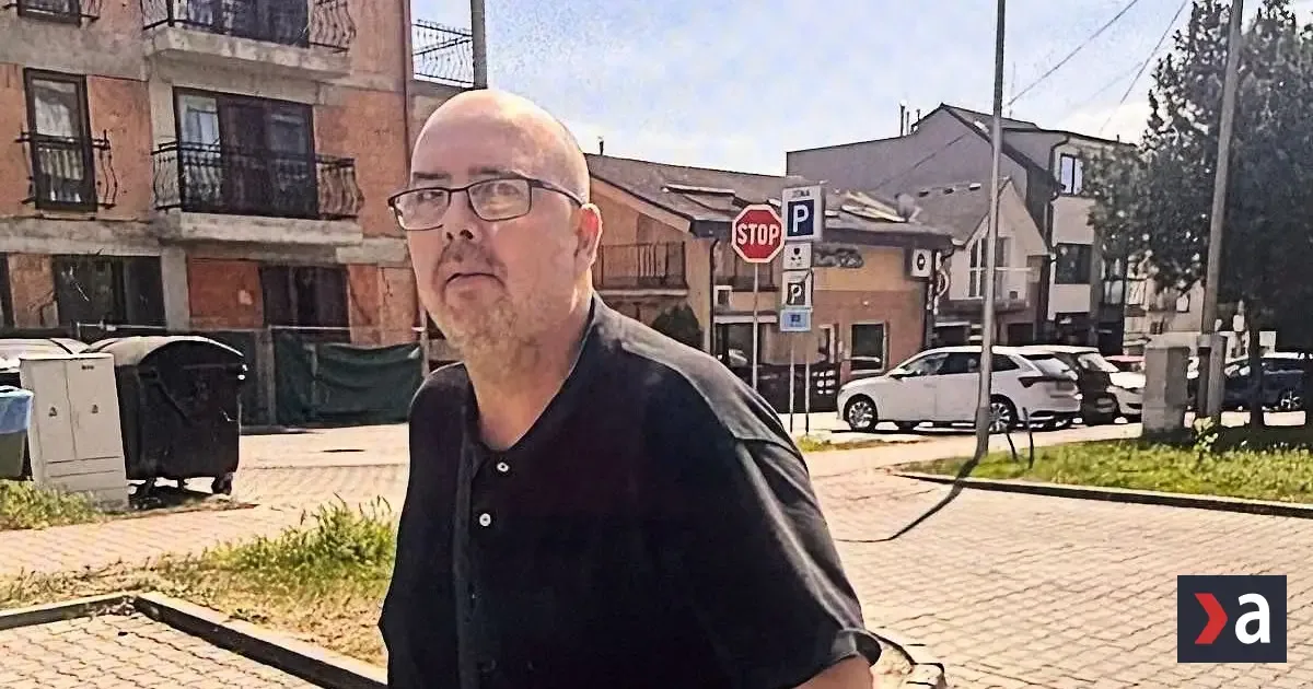 Polícia pátra po identite muža z fotografie po útoku na pošte v Senci