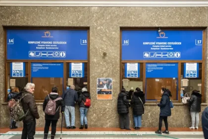Polovičné cestovné na vlaky je už dostupné vo všetkých pokladniciach