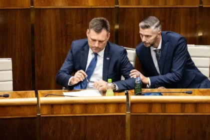 Poslanec Slyško odmieta potvrdiť lojalitu Hlasu, s Tarabom chystá spoločné vyhlásenie