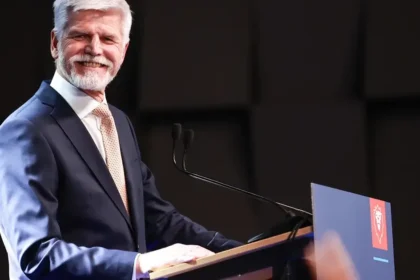 Prezident prerušil dovolenku v Maroku a vrátil sa domov kvôli voľbám