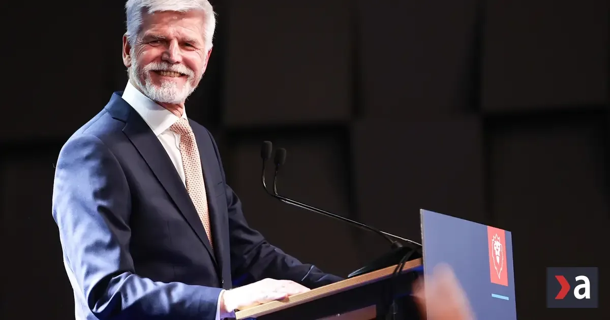 Prezident prerušil dovolenku v Maroku a vrátil sa domov kvôli voľbám