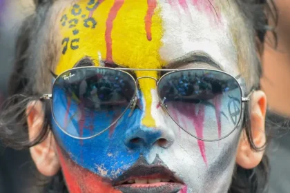 Protesty v Kolumbii proti odstráneniu feministických a LGBTQ diel z múzea