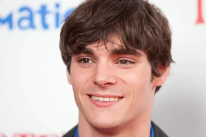 R. J. Mitte, známy zo seriálu Perníkový tatko, zomrel vo veku 34 rokov