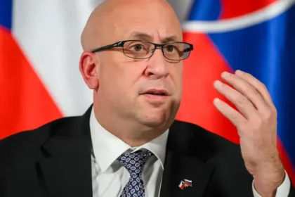 Ráž dlho odmietal diskusiu s Vallom, teraz pred ním stojí. Prijme výzvu?
