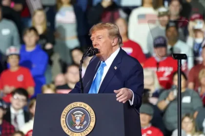 Republikáni a demokrati sa spoločne ohradili voči Trumpovmu oslobodeniu Ruska od sankcií