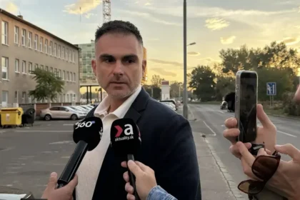 Rezort vnútra tlačí na úrad, aby vyhovel Svítkovi, ktorý nemá funkciu ani plat