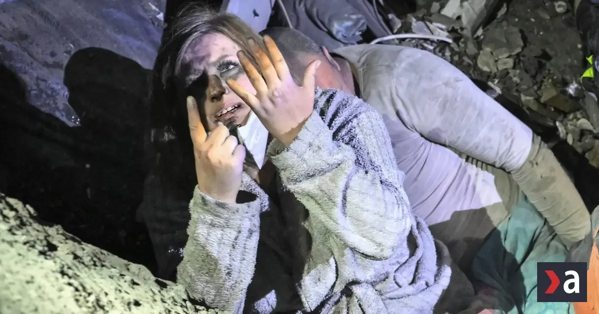 Rusko zasiahlo Záporožie navádzanými bombami, medzi siedmimi obeťami sú tri deti.