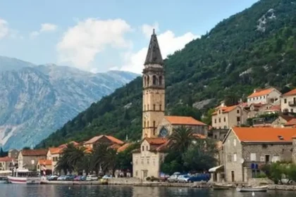Ruský propagandista Rybar žaluje Čiernu Horu za vyhostenie