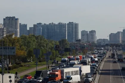 Severný a Južný most v Kyjeve poškodili masívne útoky dronov na infraštruktúru