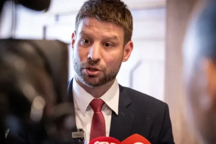 Šimečkovi a Takáčovi v Markíze stíšili mikrofóny počas hádky