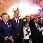 Srbský prezident má záľubu v Robertovi Ficovi. Študenti sa búria proti smerovaniu krajiny
