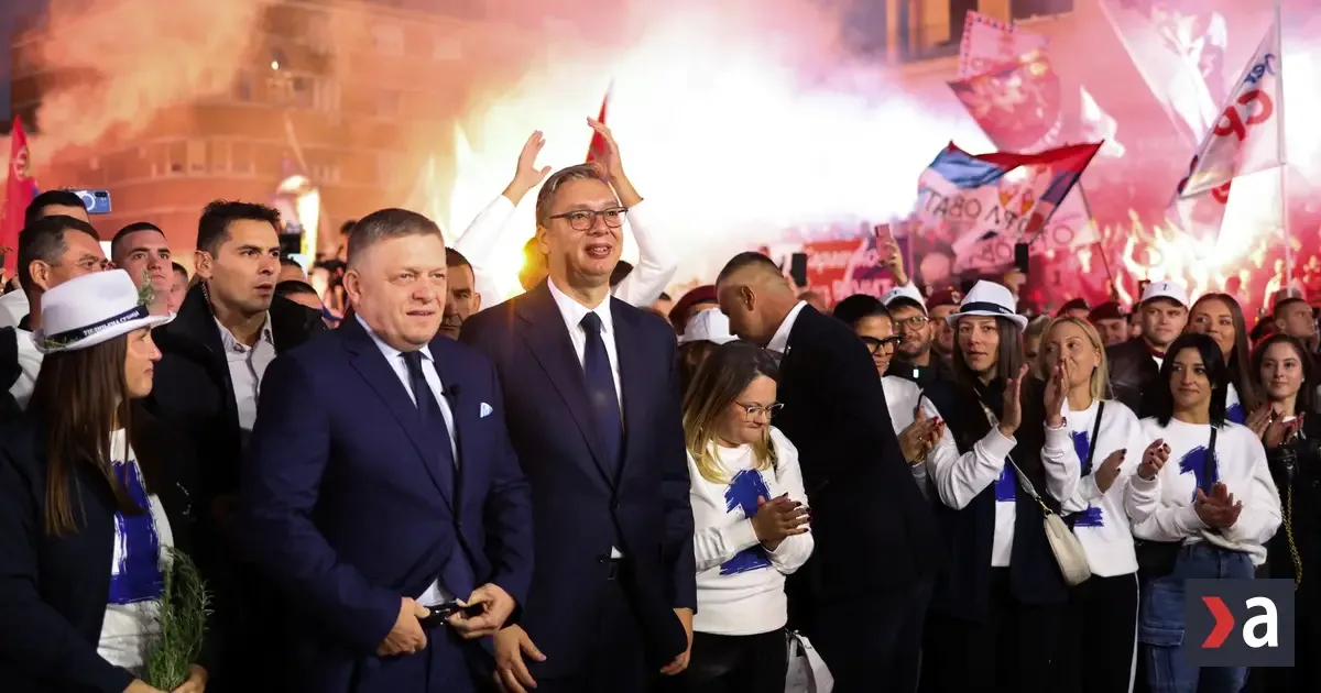 Srbský prezident má záľubu v Robertovi Ficovi. Študenti sa búria proti smerovaniu krajiny