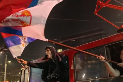 Študentská kandidátka prevalcovala Vučiča, v 22 srbských mestách porazila SNS