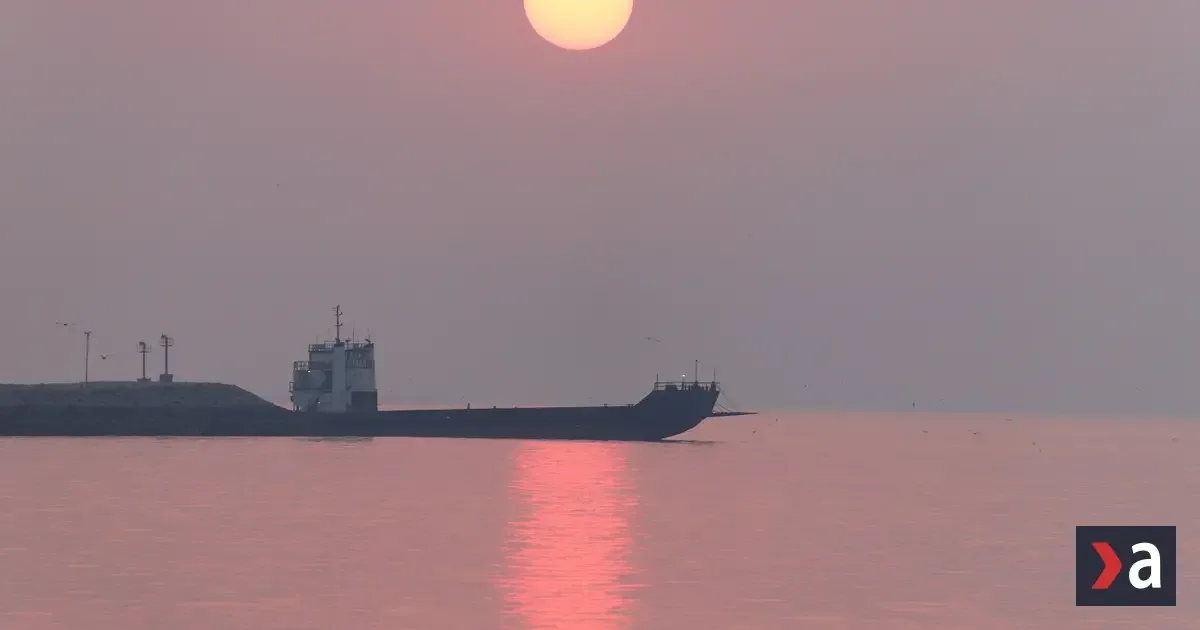 Tanker v Hormuzskom prielive sa stal terčom mínometného útoku, oheň zachvátil palubu