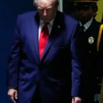 Trump hrozí Iránu úderom. Núdzové pristátie lietadla po zásahu pilota vyvolalo podozrenia