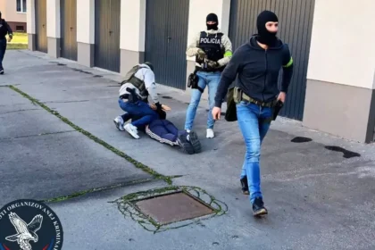 ÚBOK zadržal ďalšieho podozrivého v rámci akcie Pešiak, prípad odhalil nelegálnu migráciu