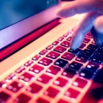 Umelá inteligencia odhalila vážne problémy. Viaceré vládne weby sú nedostupné