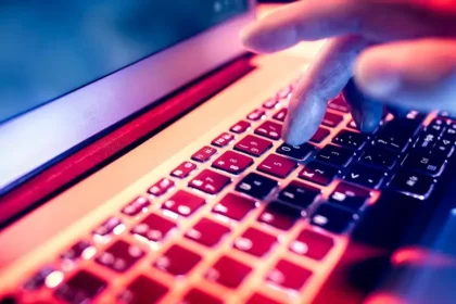 Umelá inteligencia odhalila vážne problémy. Viaceré vládne weby sú nedostupné