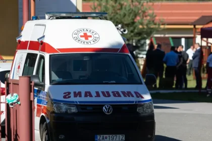 Útok v Staškove si vyžiadal druhú obeť: Po učiteľke zomrela aj žiačka