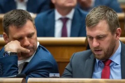 V parlamente je deväť nezaradených poslancov, šiesti z koalície