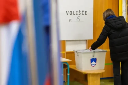 V Slovinsku sa konajú štyri referendá, ktoré majú otestovať dôveru voličov v novú vládu