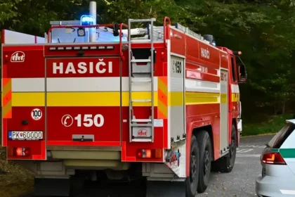 V Závadke horel rodinný dom, jedna osoba sa zranila