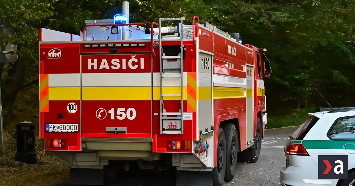 V Závadke horel rodinný dom, jedna osoba sa zranila