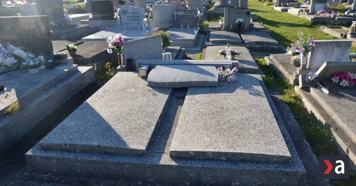 Vandali vo Vrútkach poškodili až 40 hrobov