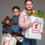 Vianoce plné objatí, nie zbalených tašiek: Darujte úsmev 2x