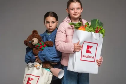 Vianoce plné objatí, nie zbalených tašiek: Darujte úsmev 2x