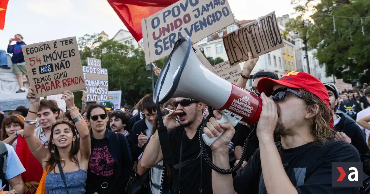 VIDEO: Bývanie zdražuje, mzdy nestačia. V Lisabone protestovali desaťtisíce ľudí