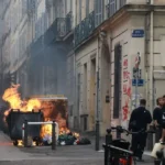 Vo Francúzsku eskaluje napätie: študenti protestujú, polícia hlási stovky zranených